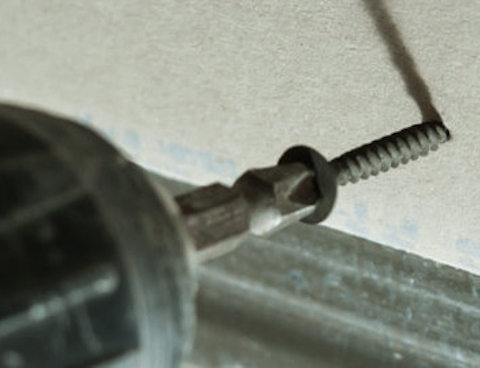 Installer un plafond autoportant